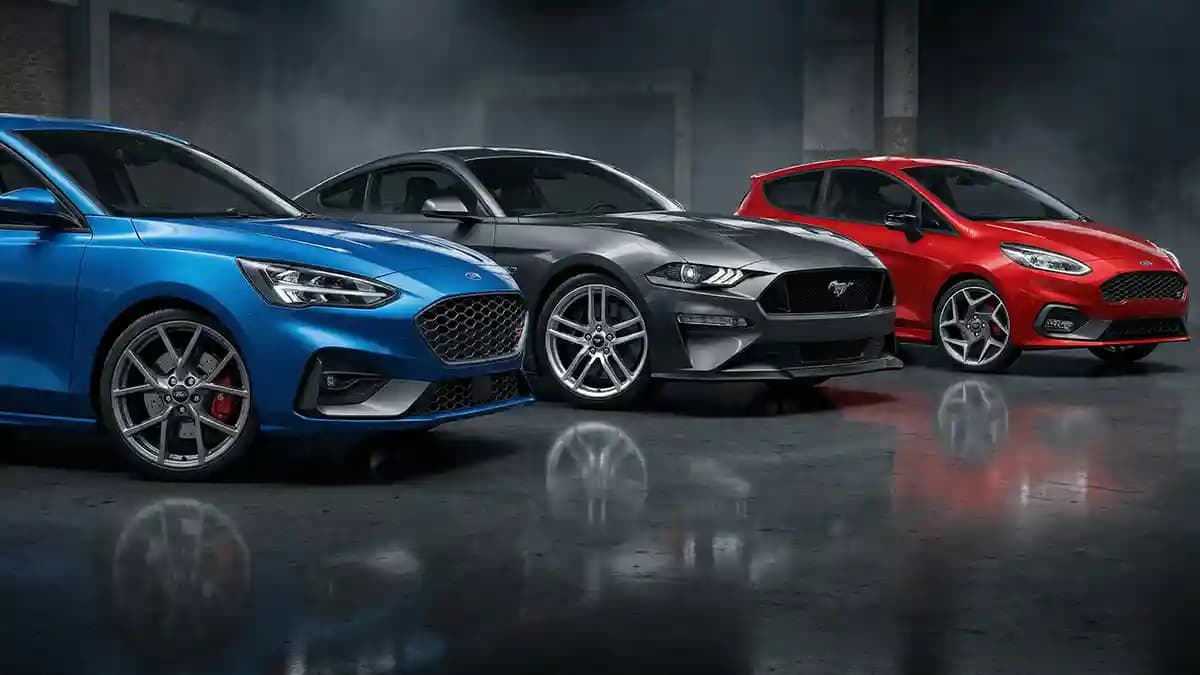 Ford Center Cap Stickers: Focus ST, Mustang, Fiesta ST and Custom Sizing