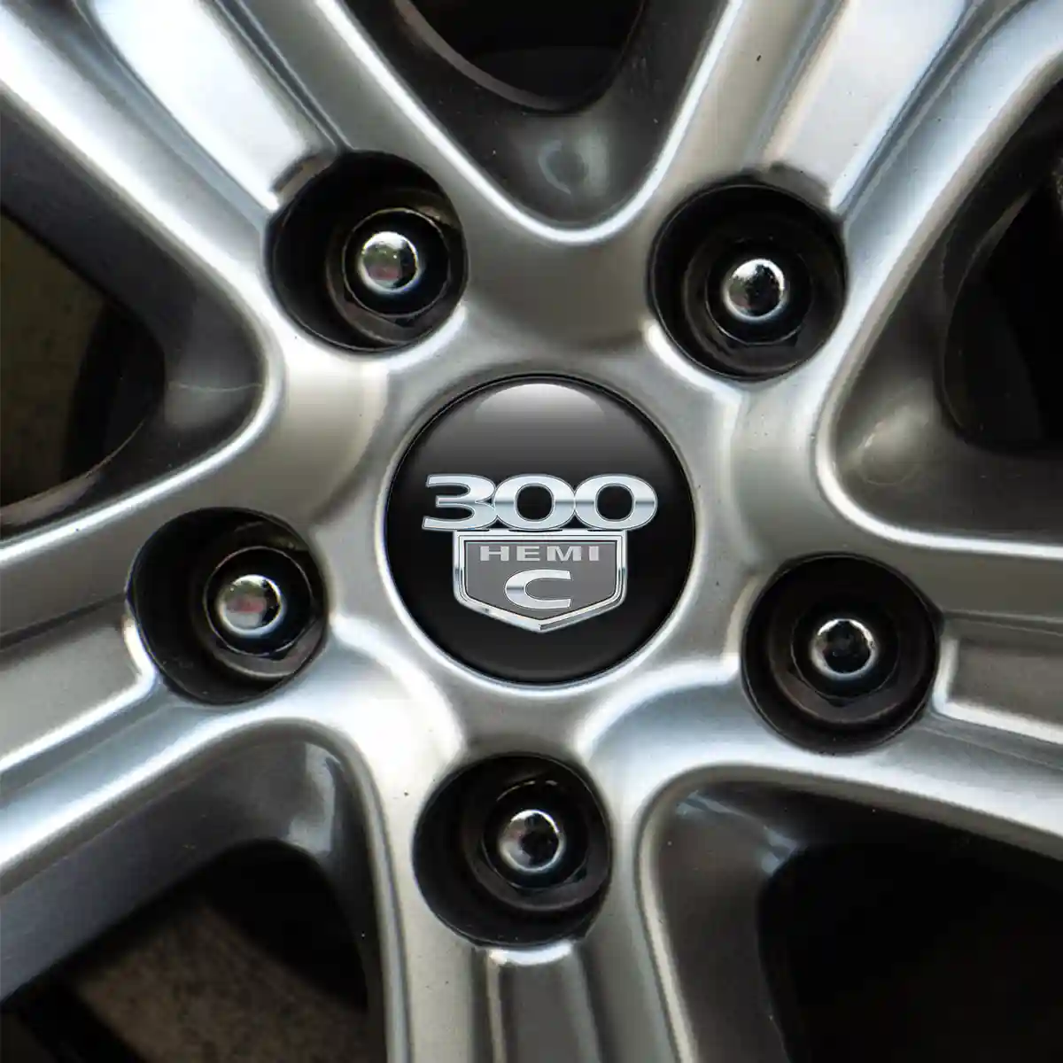 Chrysler 300 Hemi Wheel Emblems Stylish Design