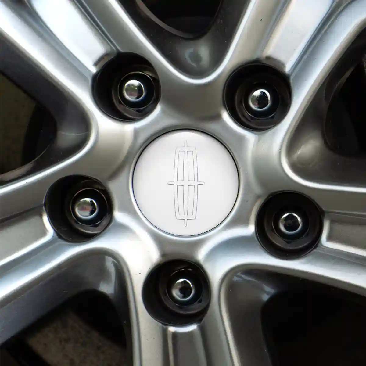 Lincoln Emblem Center Hub Cap Self-Adhesive Refined Design