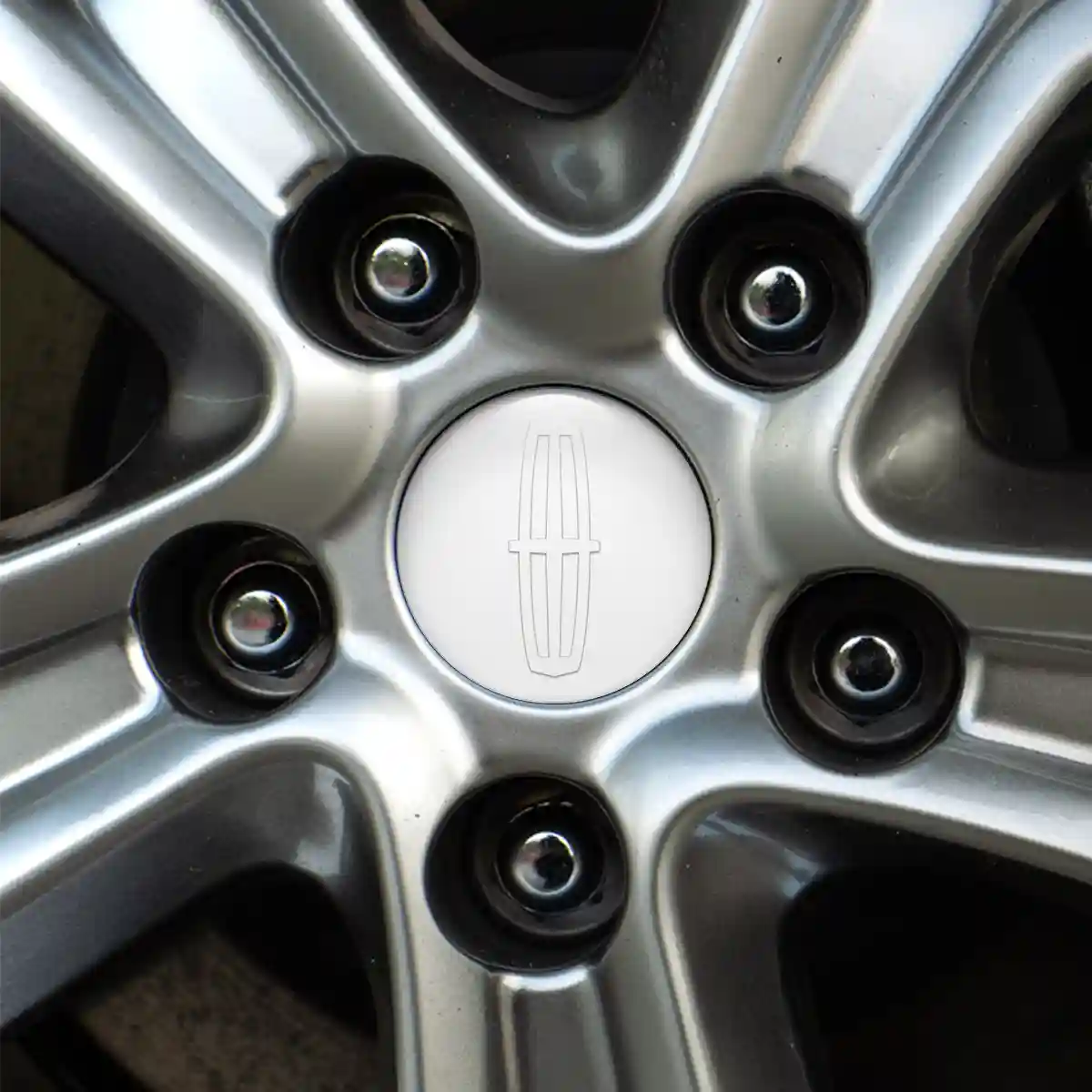 Lincoln Emblem Center Hup Cap Elite Finish