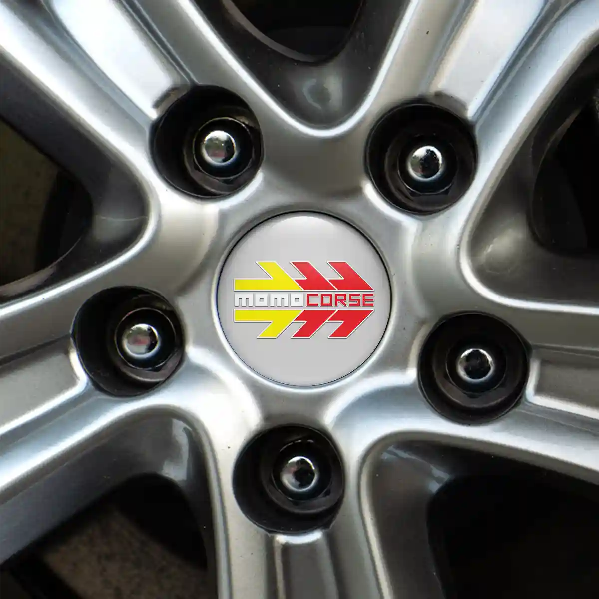 MOMO Logo Emblem Sleek Style