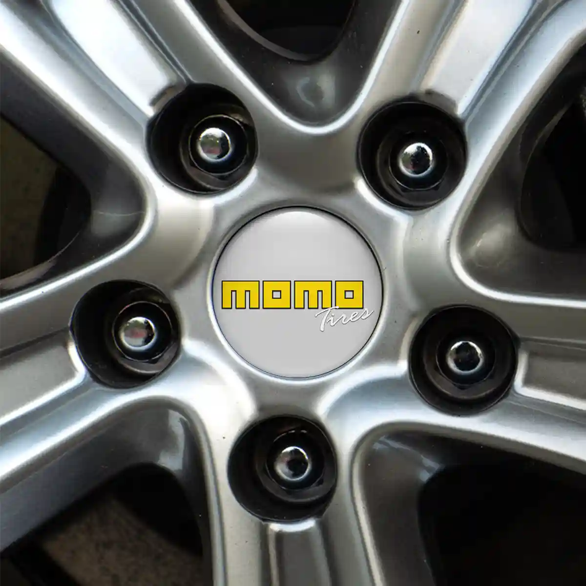 MOMO Silicone Emblem Elite Finish
