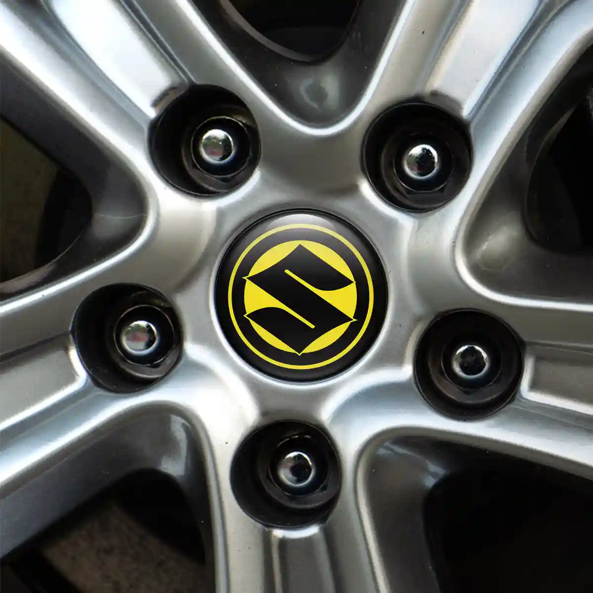 Suzuki Emblem Epoxy Self-Adhesive Sleek Style